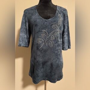 EUC Sledge USA A New Kind Blue and Black Tie Dye V Neck Rhinestone Tee size XL